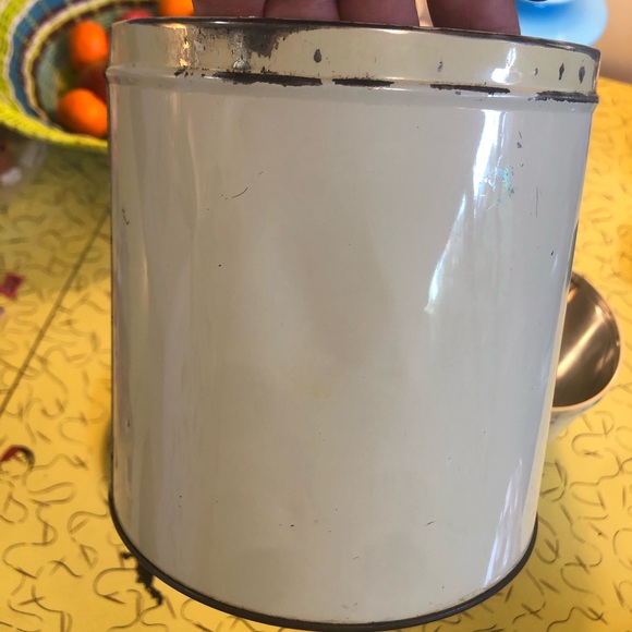 Pair of Vintage Fall Harvest Tin Kitchen Canisters - Picture 5 of 7